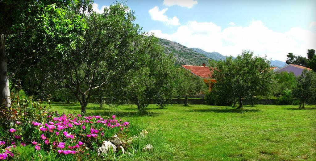 Apartments And Rooms Mare-Monti Starigrad Paklenica Exterior foto