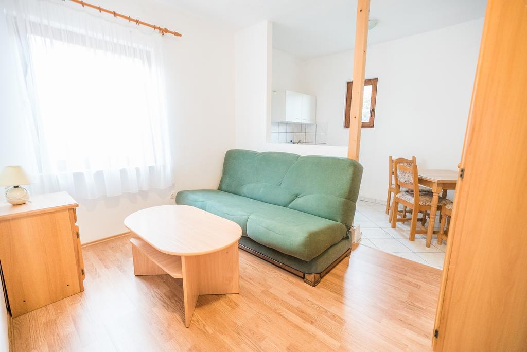 Apartments And Rooms Mare-Monti Starigrad Paklenica Exterior foto