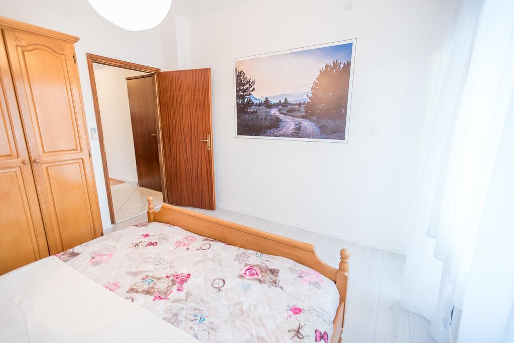 Apartments And Rooms Mare-Monti Starigrad Paklenica Exterior foto