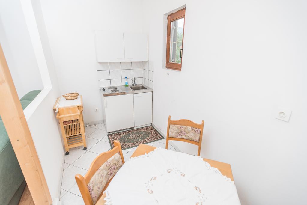 Apartments And Rooms Mare-Monti Starigrad Paklenica Exterior foto