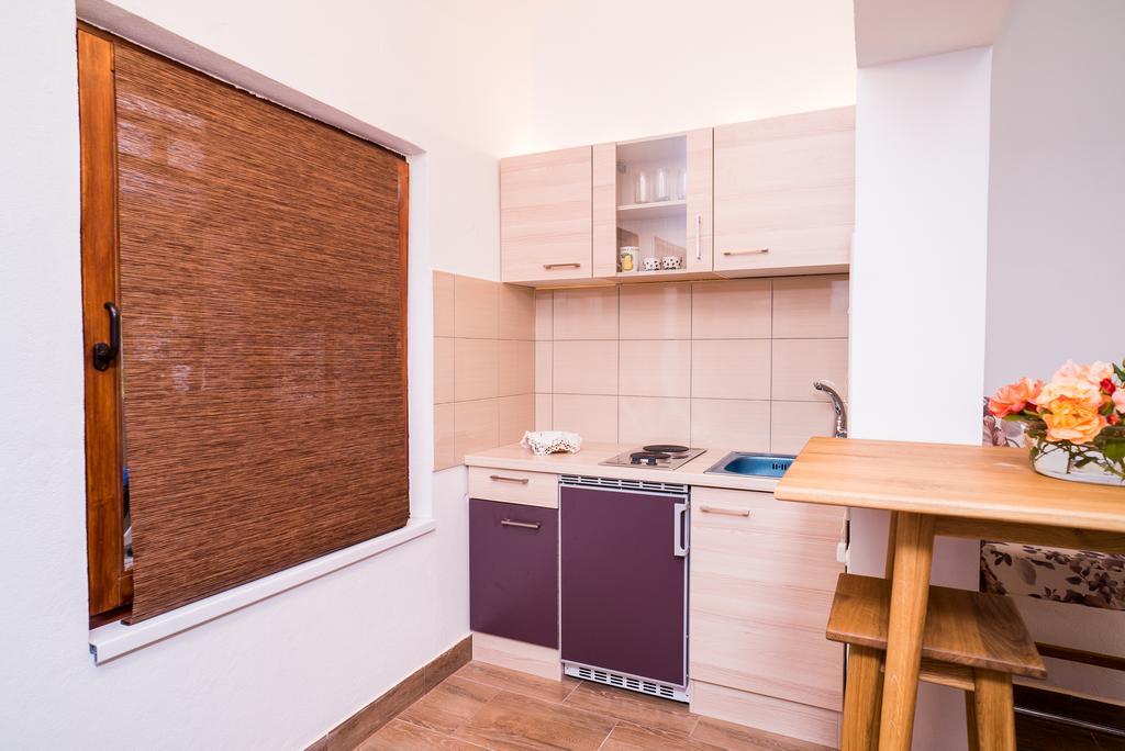 Apartments And Rooms Mare-Monti Starigrad Paklenica Exterior foto